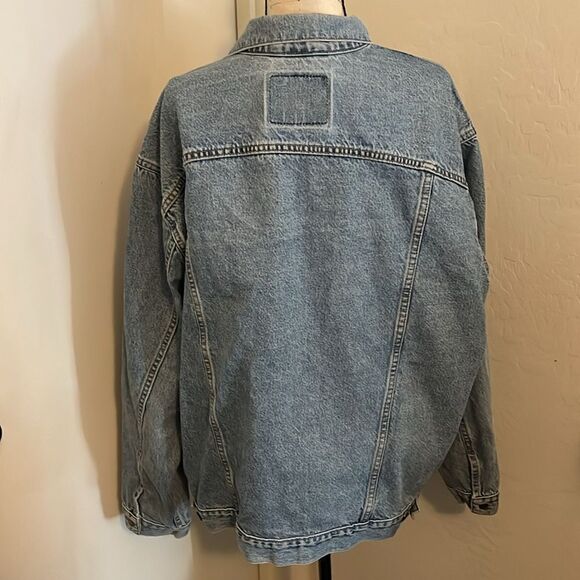 Vintage Levi’s Blue Distressed Relaxed Trucker Denim Jacket Pockets Button - Picture 3 of 14